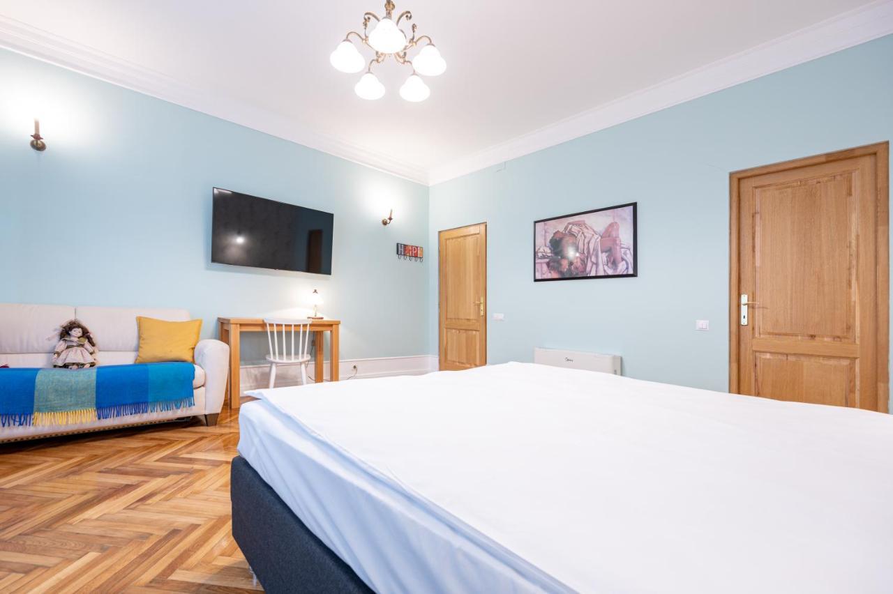 Old City Apartment Oradea Ngoại thất bức ảnh