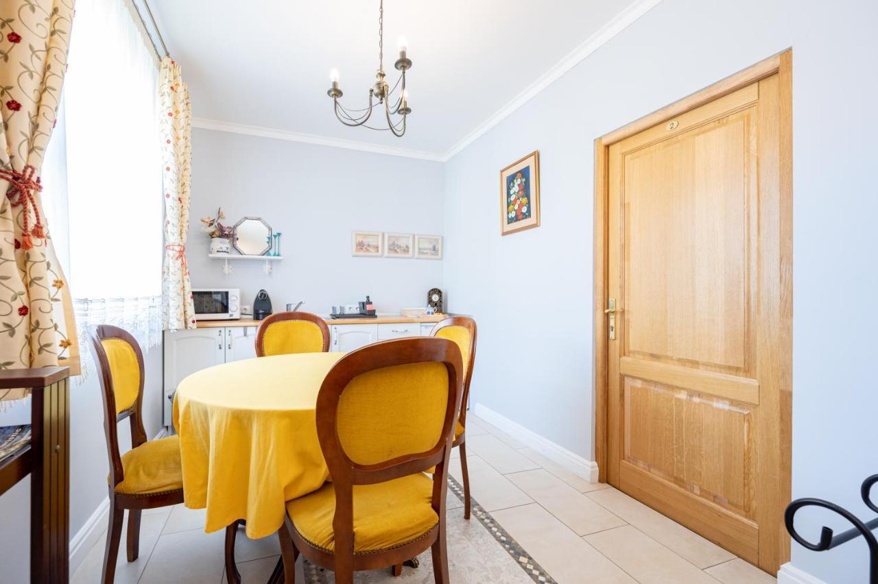Old City Apartment Oradea Ngoại thất bức ảnh