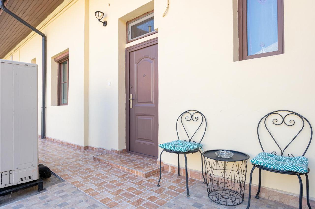 Old City Apartment Oradea Ngoại thất bức ảnh